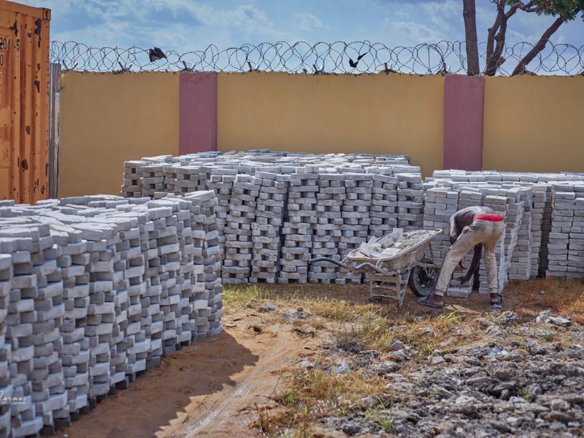 Concrete interlocking tiles